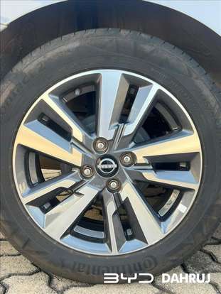 NISSAN-VERSA-2023