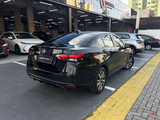 NISSAN-VERSA-2021