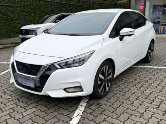 NISSAN-VERSA-2021