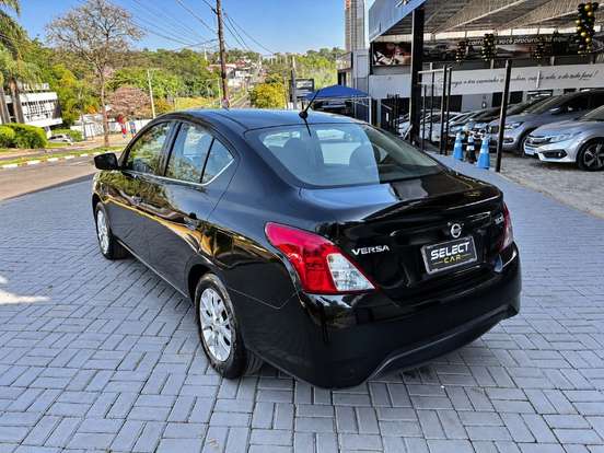 NISSAN-VERSA-2015