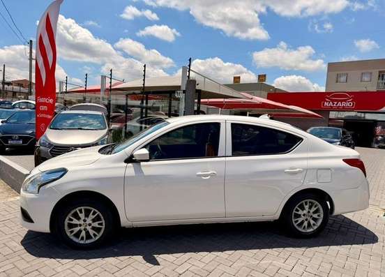 NISSAN-VERSA-2015