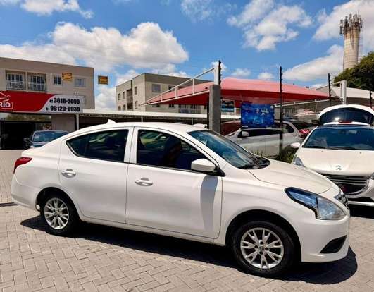 NISSAN-VERSA-2015