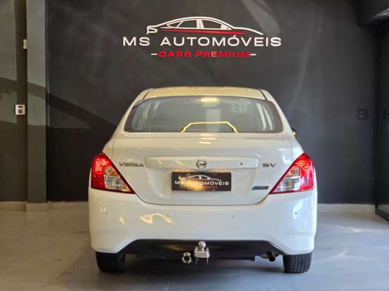 NISSAN-VERSA-2017