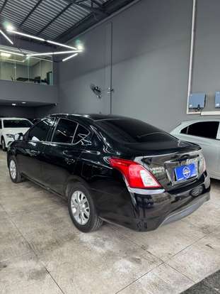 NISSAN-VERSA-2018