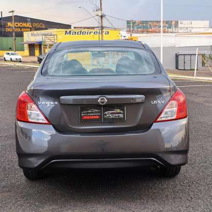NISSAN-VERSA-2019