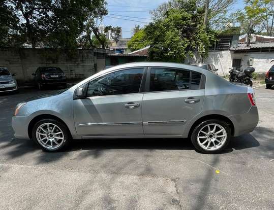 NISSAN-SENTRA-2010