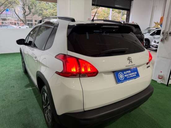 PEUGEOT-2008-2021