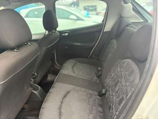 PEUGEOT-207-2010
