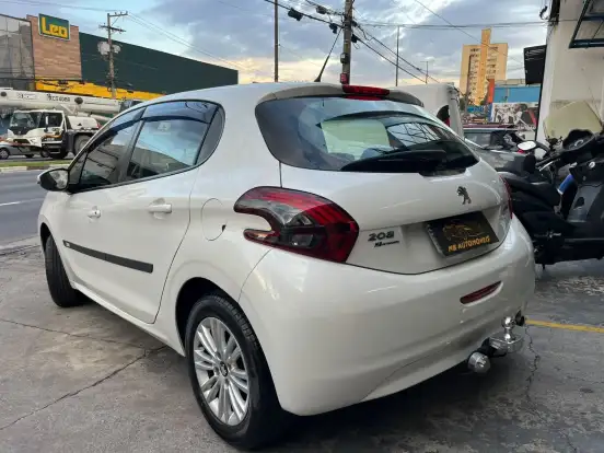 PEUGEOT-208-2017