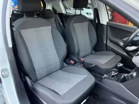 PEUGEOT-208-2017