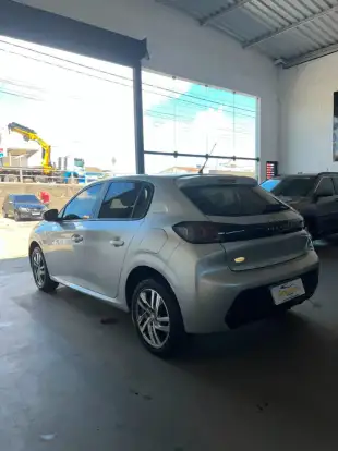 PEUGEOT-208-2021