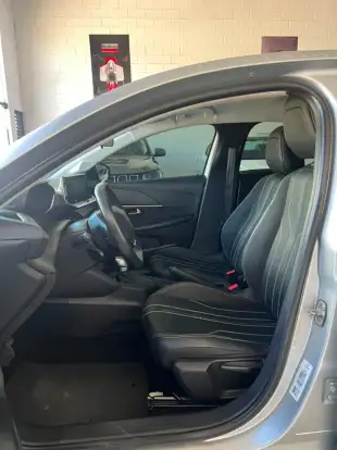 PEUGEOT-208-2021