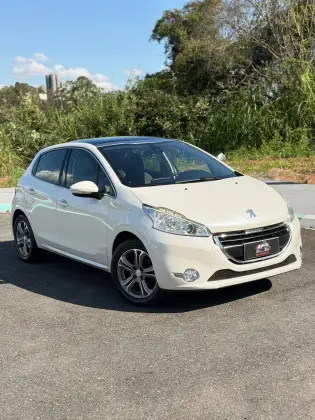 PEUGEOT 208 1.6 GRIFFE 16V FLEX 4P AUTOMÁTICO