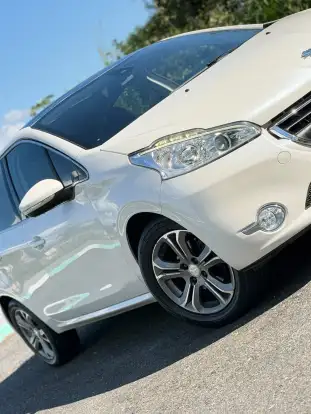 PEUGEOT-208-2014
