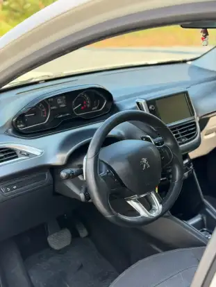 PEUGEOT-208-2014