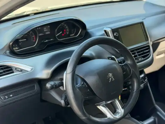 PEUGEOT-208-1.6 GRIFFE 16V FLEX 4P AUTOMÁTICO PEUGEOT-208-2014