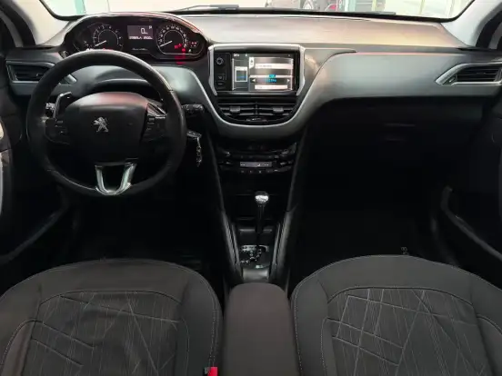 PEUGEOT-208-1.6 GRIFFE 16V FLEX 4P AUTOMÁTICO PEUGEOT-208-2013