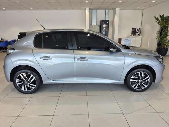 PEUGEOT-208-2023