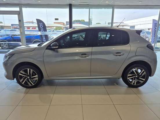 PEUGEOT-208-2023