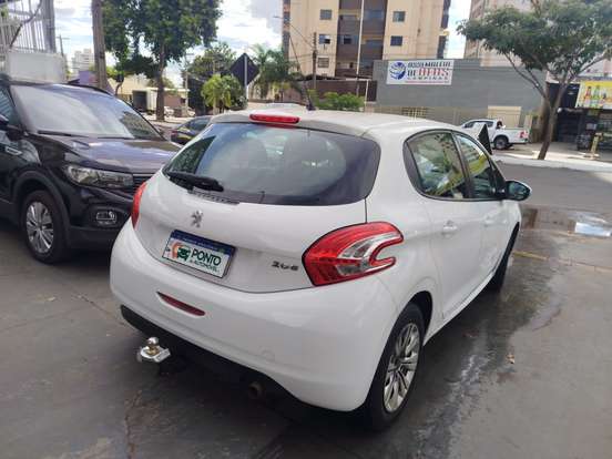 PEUGEOT-208-2014