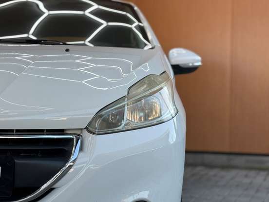 PEUGEOT-208-2013