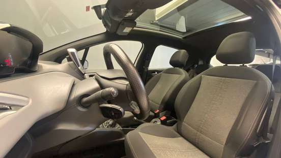 PEUGEOT-208-2018