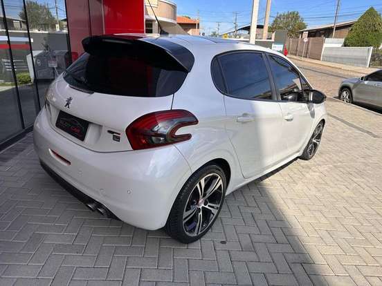 PEUGEOT-208-2016