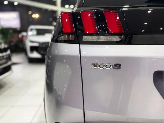 PEUGEOT-3008-2020