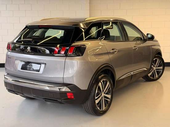 PEUGEOT-3008-2017