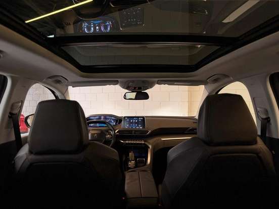 PEUGEOT-3008-2017