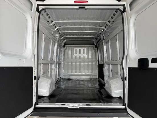 PEUGEOT-BOXER-2023