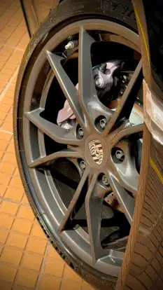 PORSCHE-718-2023