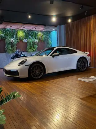 PORSCHE-911-2023
