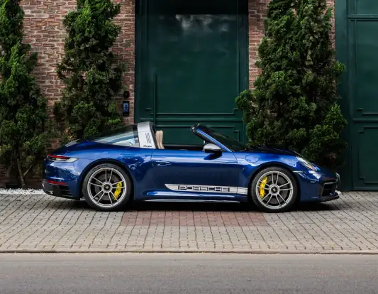 PORSCHE-911-2023