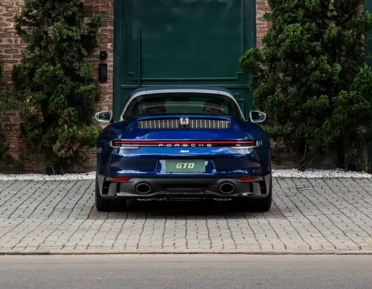 PORSCHE-911-2023