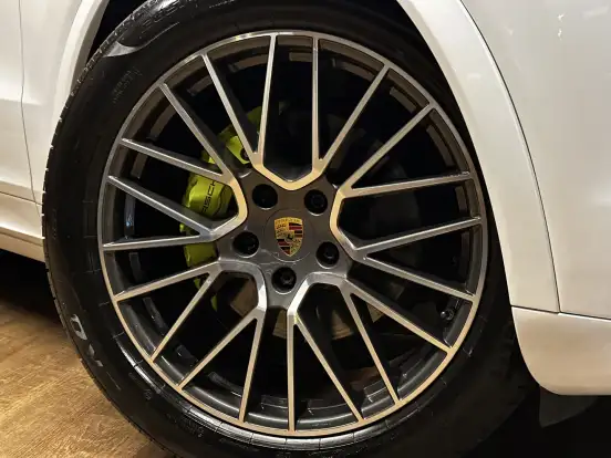 PORSCHE-CAYENNE-2021