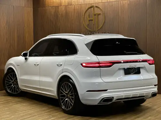 PORSCHE-CAYENNE-2021