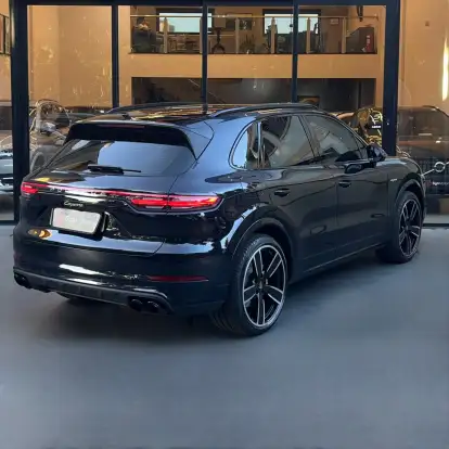 PORSCHE-CAYENNE-2022