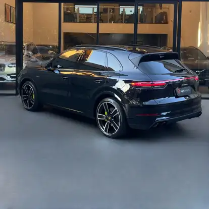PORSCHE-CAYENNE-2022