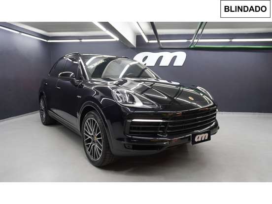 PORSCHE-CAYENNE-2021