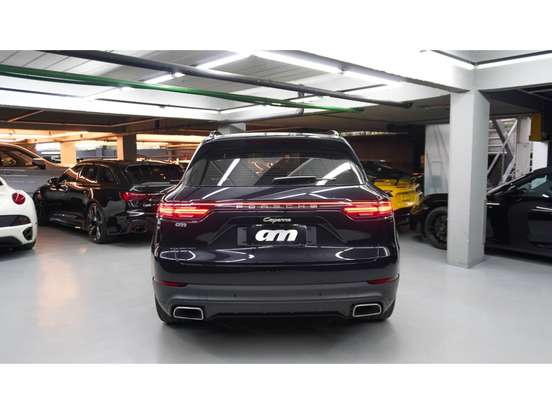 PORSCHE-CAYENNE-2021