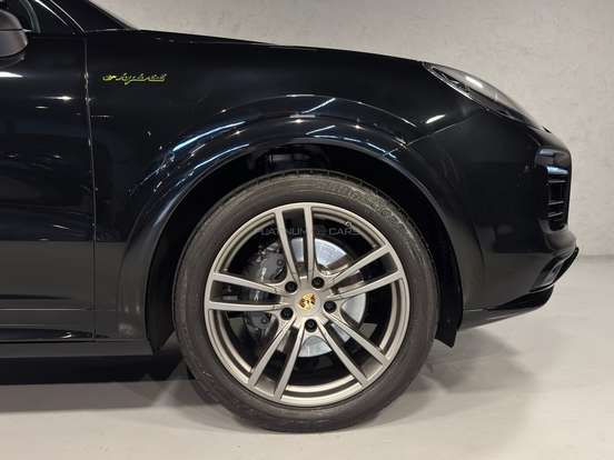 PORSCHE-CAYENNE-2022