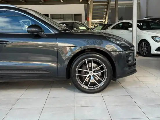 PORSCHE-MACAN-2023