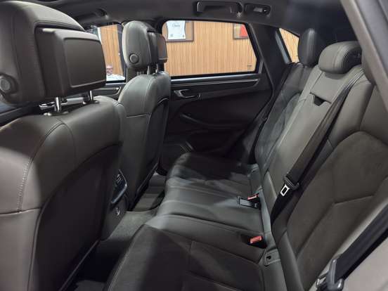 PORSCHE-MACAN-2019