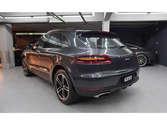 PORSCHE-MACAN-2016