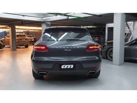 PORSCHE-MACAN-2016