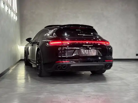PORSCHE-PANAMERA-2023
