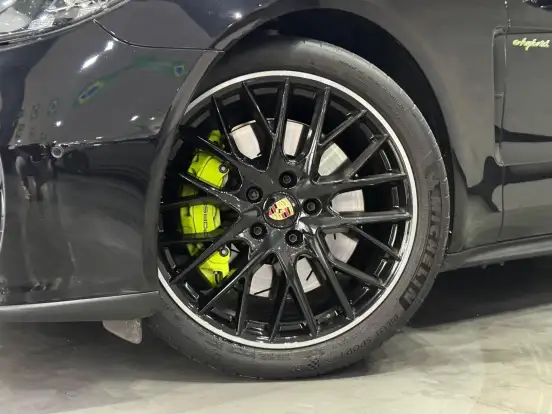PORSCHE-PANAMERA-2023