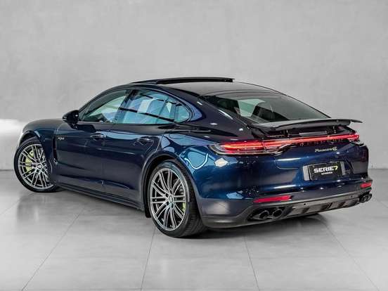 PORSCHE-PANAMERA-2023