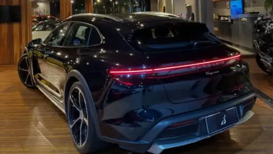 PORSCHE-TAYCAN-2024